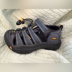 KEEN Kids' Navy and Yellow Sandals NWOT size 9 Toddler